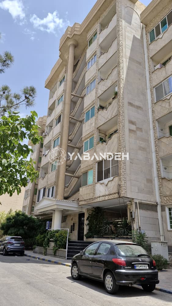فروش واحد مسکونی درمجتمع شقایق باملند